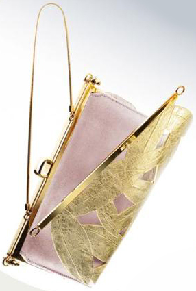 Pochette modello Ecran total in raso rosa pastello con foglie di pelle dorata e dettagli in metallo dorato